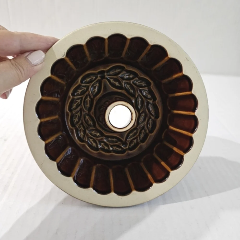 William Sonoma Pottery Dessert Mold Brown Glazed Stoneware Leaf Ring Bundt
